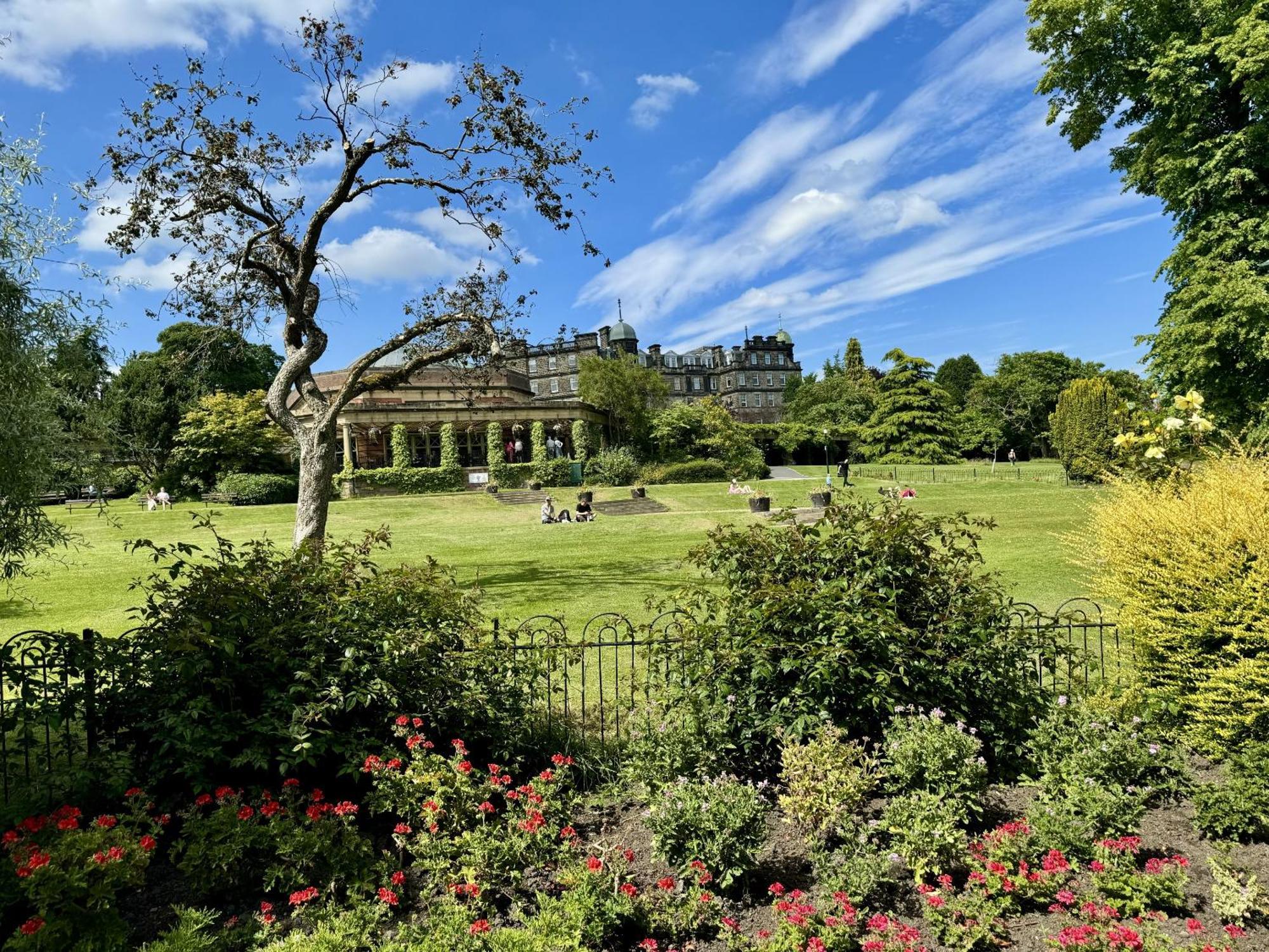 The Crown View - Luxury Apartment - Free Parking Nearby Harrogate Buitenkant foto